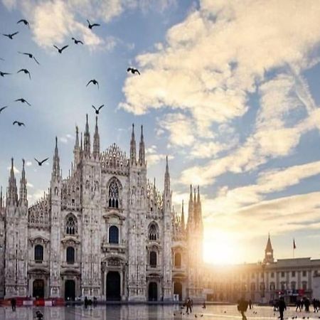 Ad Un Passo Dal Duomo Elegante Appartamento Wifi Милан Экстерьер фото