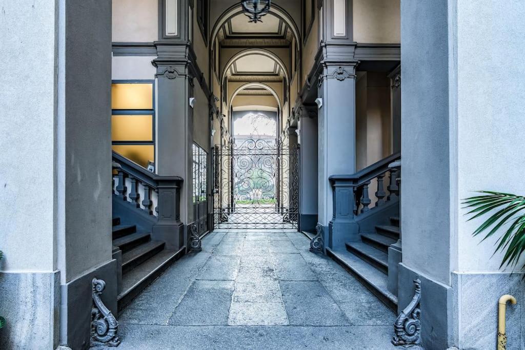 Ad Un Passo Dal Duomo Elegante Appartamento Wifi Милан Экстерьер фото